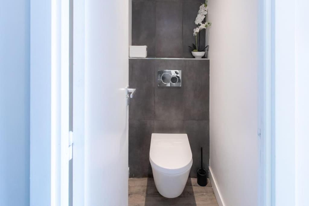 #40 Bright Sea View Suite For 6 2Mins Walk Port & Sea Villefranche-sur-Mer Esterno foto